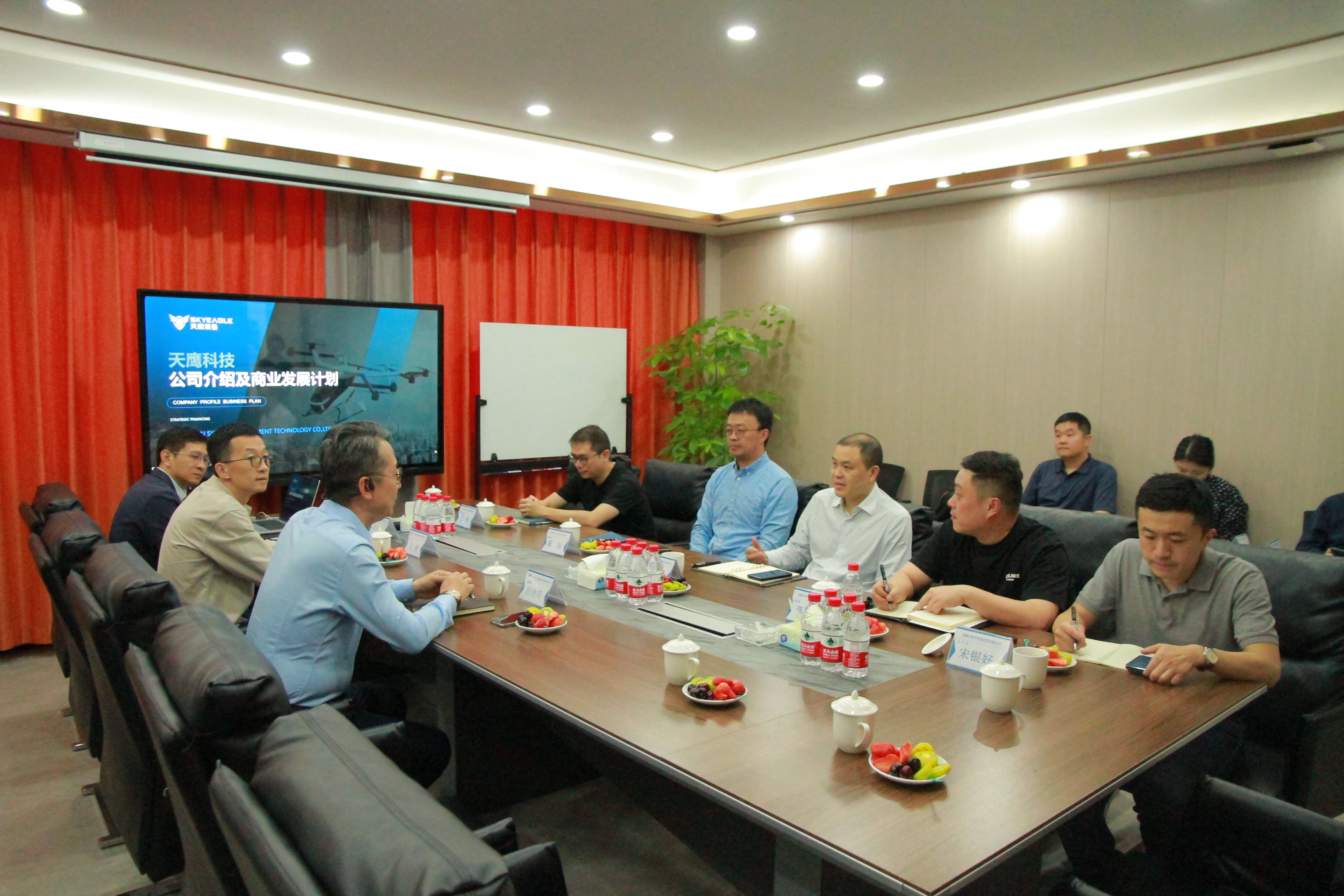 成都市青羊區領導率隊赴深圳市天鷹裝備科技有限公司開展投資促進考察工作(圖1) 成都市青羊區領導率隊赴深圳市天鷹裝備科技有限公司開展投資促進考察工作(圖1)