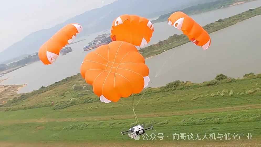 降落傘將是無人機(jī)標(biāo)配嗎?看看行業(yè)標(biāo)桿大疆就知道了(圖5) 降落傘將是無人機(jī)標(biāo)配嗎?看看行業(yè)標(biāo)桿大疆就知道了(圖5)