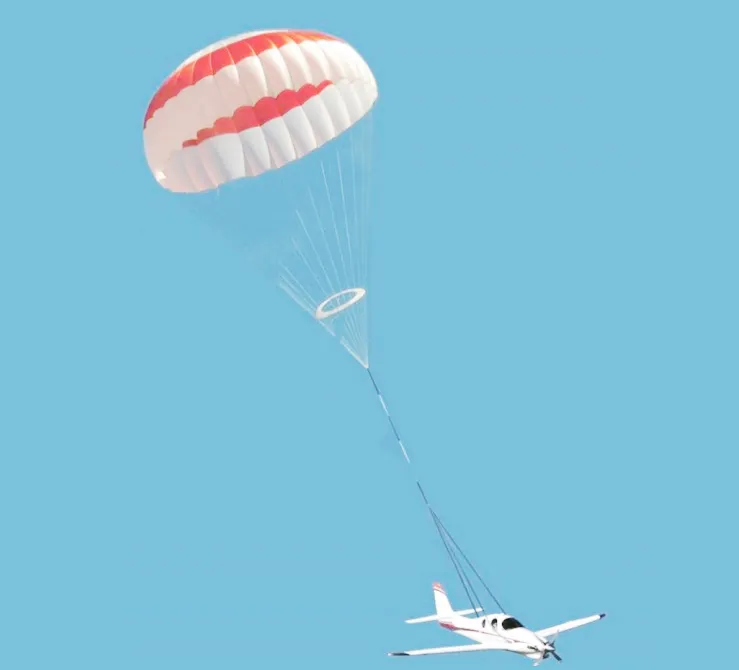 低空與安全:大連一小型民用飛機發(fā)動機故障迫降公路(圖2) 低空與安全:大連一小型民用飛機發(fā)動機故障迫降公路(圖2)