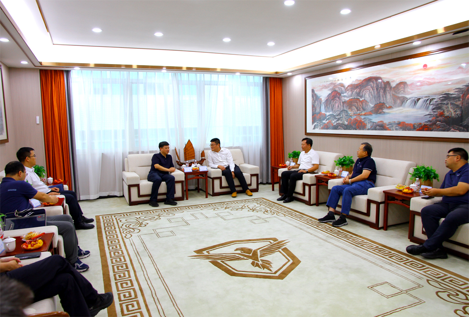 貴州省工信廳黨組書記敖鴻一行蒞臨深圳天鷹裝備參觀調研,探討合作共促產業發展(圖3) 貴州省工信廳黨組書記敖鴻一行蒞臨深圳天鷹裝備參觀調研,探討合作共促產業發展(圖3)