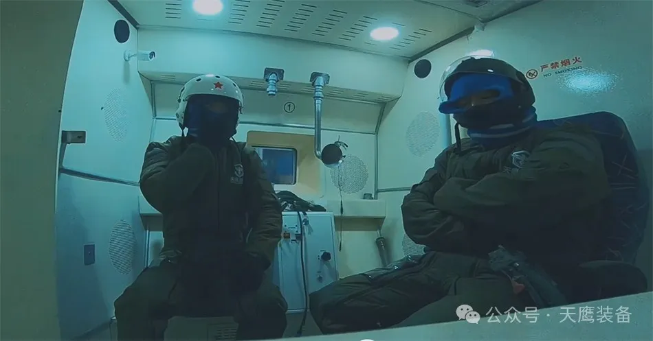 “12991米新高度!國產跳傘裝備刷新紀錄,天鷹科技領航萬米高空”(圖3) “12991米新高度!國產跳傘裝備刷新紀錄,天鷹科技領航萬米高空”(圖3)