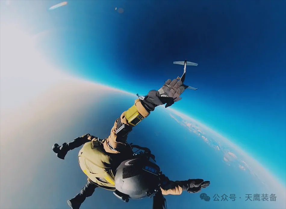 “12991米新高度!國產跳傘裝備刷新紀錄,天鷹科技領航萬米高空”(圖5) “12991米新高度!國產跳傘裝備刷新紀錄,天鷹科技領航萬米高空”(圖5)
