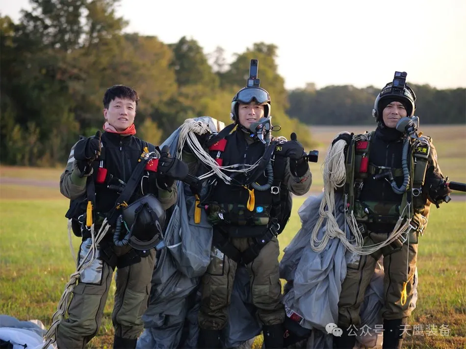 “12991米新高度!國產跳傘裝備刷新紀錄,天鷹科技領航萬米高空”(圖8) “12991米新高度!國產跳傘裝備刷新紀錄,天鷹科技領航萬米高空”(圖8)
