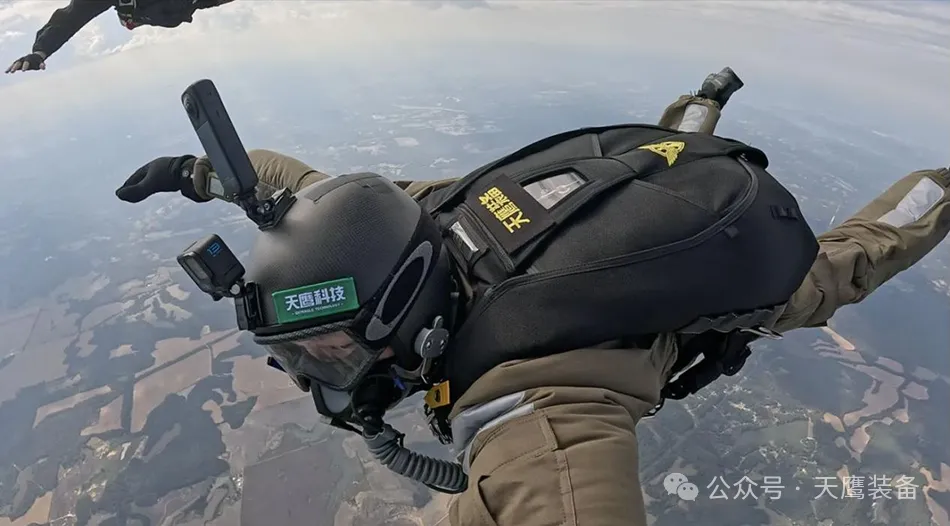 “12991米新高度!國產跳傘裝備刷新紀錄,天鷹科技領航萬米高空”(圖2) “12991米新高度!國產跳傘裝備刷新紀錄,天鷹科技領航萬米高空”(圖2)