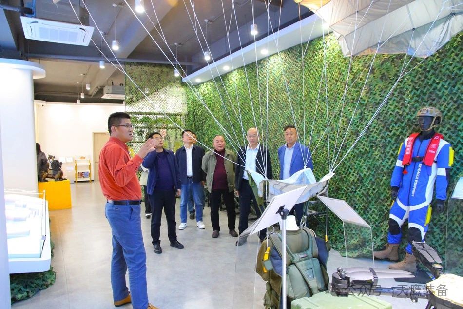 安慶市迎江區領導一行蒞臨天鷹裝備交流考察(圖2) 安慶市迎江區領導一行蒞臨天鷹裝備交流考察(圖2)