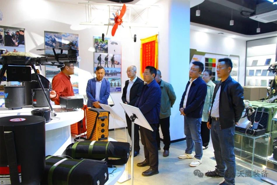 安慶市迎江區領導一行蒞臨天鷹裝備交流考察(圖3) 安慶市迎江區領導一行蒞臨天鷹裝備交流考察(圖3)