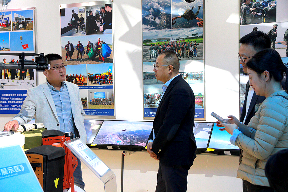 成都市青羊區(qū)領導蒞臨天鷹裝備，深入探討低空經濟合作(圖3)